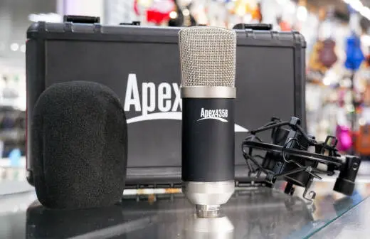 Apex - Compact Studio Condenser Mic with Case - Black